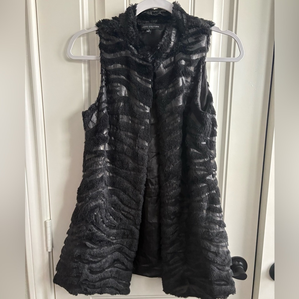 Love Culture Charcoal Faux Fur Vest - Picture 2 of 8
